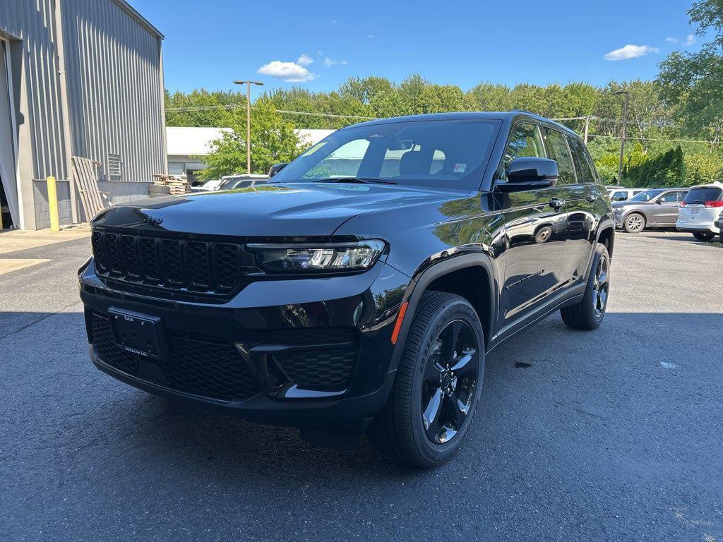 new 2025 Jeep Grand Cherokee car, priced at $44,422