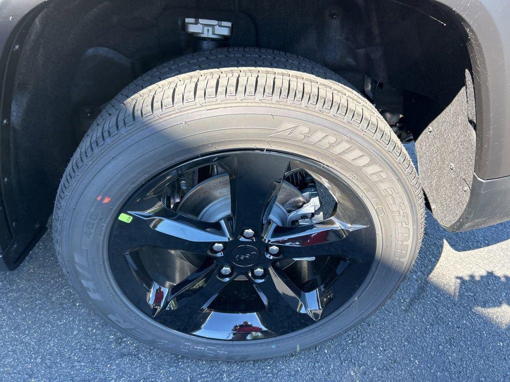 new 2025 Jeep Grand Cherokee car, priced at $44,422