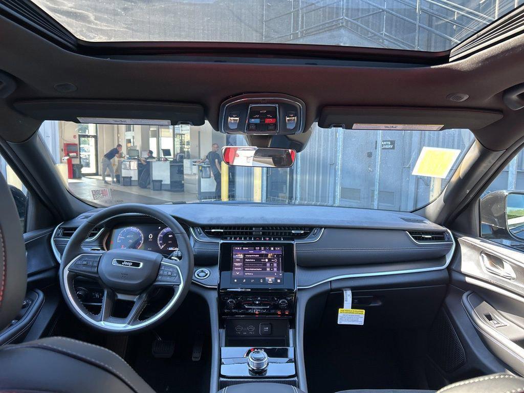 new 2025 Jeep Grand Cherokee car, priced at $44,422