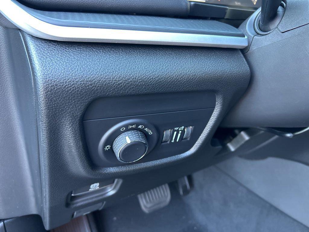 new 2025 Jeep Grand Cherokee car, priced at $44,422