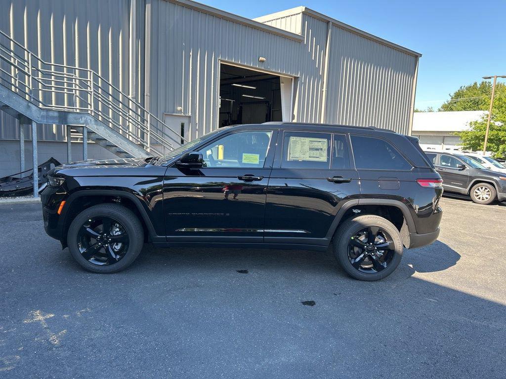 new 2025 Jeep Grand Cherokee car, priced at $44,422