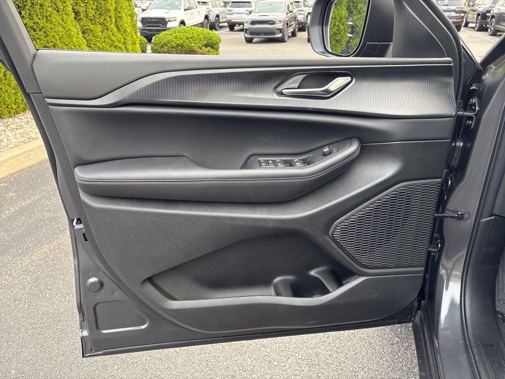 new 2025 Jeep Grand Cherokee car, priced at $40,788