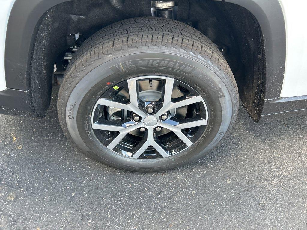 new 2025 Jeep Grand Cherokee L car, priced at $48,553