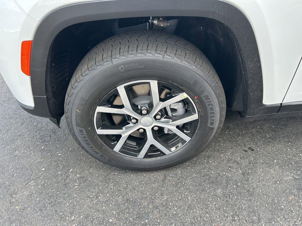 new 2025 Jeep Grand Cherokee L car, priced at $48,553