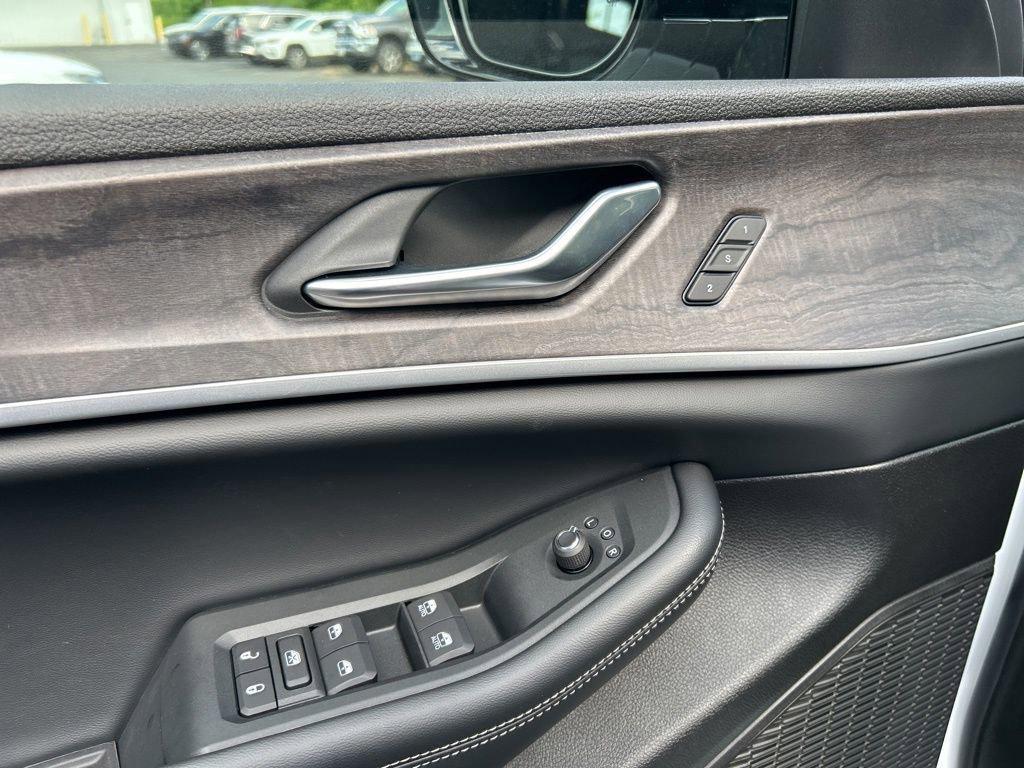new 2025 Jeep Grand Cherokee L car, priced at $48,553