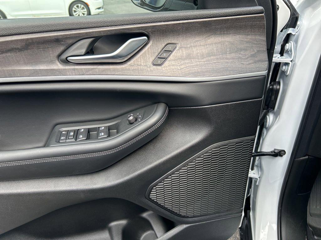 new 2025 Jeep Grand Cherokee L car, priced at $48,553