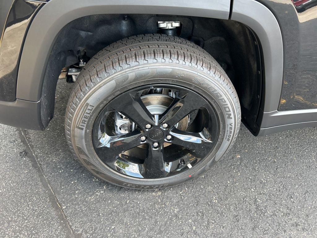 new 2025 Jeep Grand Cherokee car, priced at $49,208