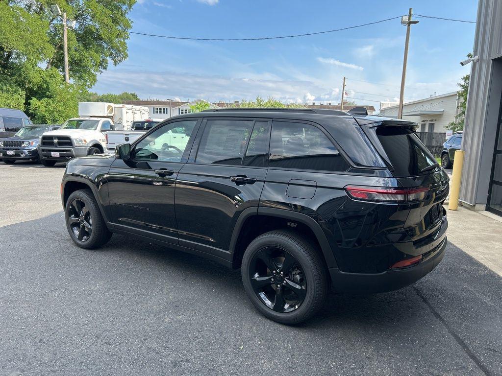 new 2025 Jeep Grand Cherokee car, priced at $49,208