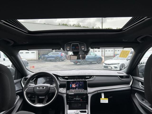 new 2025 Jeep Grand Cherokee car, priced at $42,168