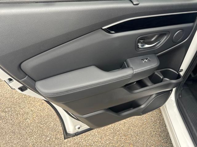used 2025 Honda Pilot car, priced at $42,577