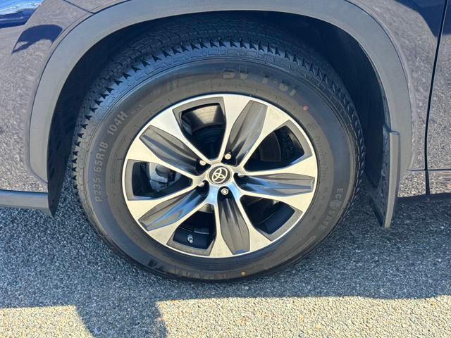 used 2022 Toyota Highlander car, priced at $35,359