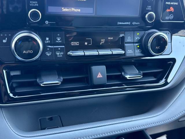 used 2022 Toyota Highlander car, priced at $35,359