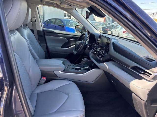 used 2022 Toyota Highlander car, priced at $35,359