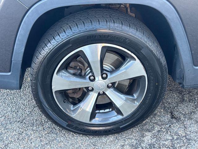 used 2019 Jeep Cherokee car, priced at $16,977