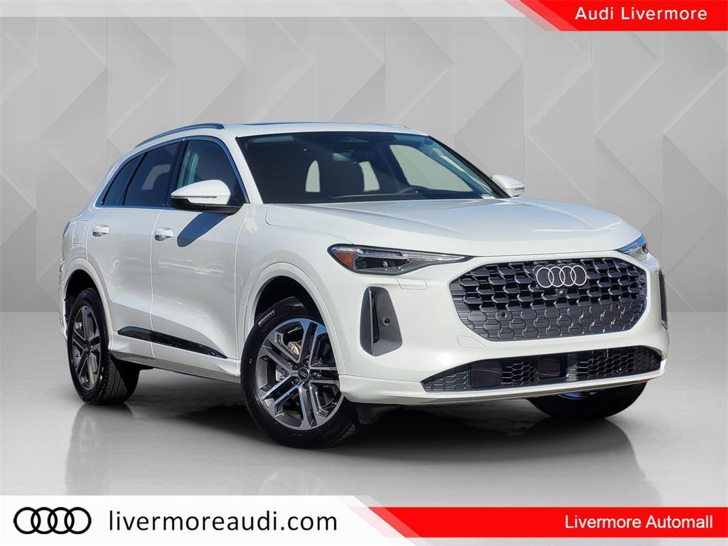 new 2025 Audi Q5 car, priced at $59,525