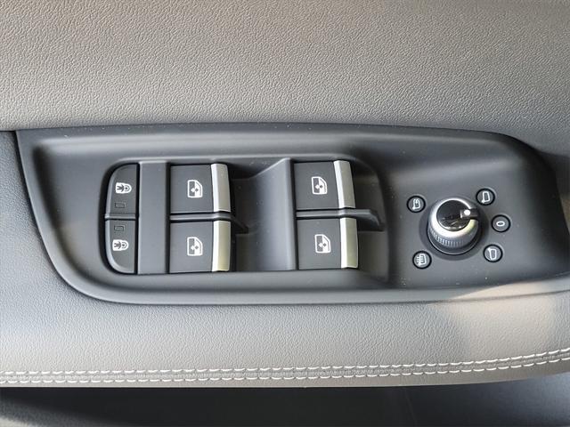 new 2025 Audi Q7 car, priced at $78,760