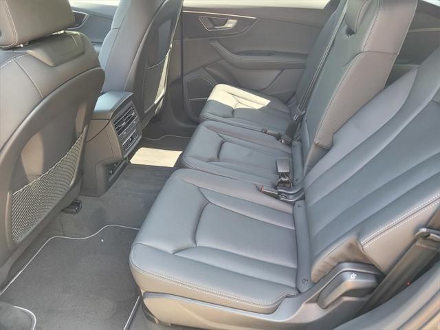 new 2025 Audi Q7 car, priced at $70,040