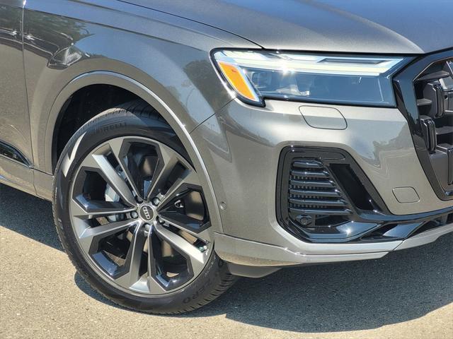 new 2025 Audi Q7 car, priced at $70,040