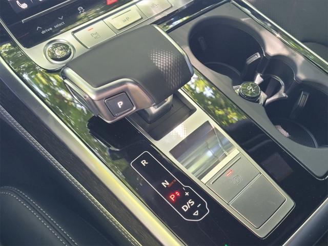new 2025 Audi Q7 car, priced at $78,760