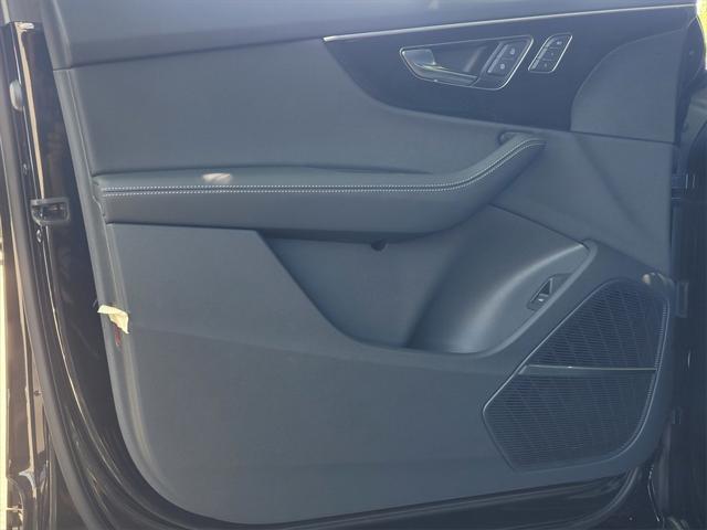 new 2025 Audi Q7 car, priced at $78,760