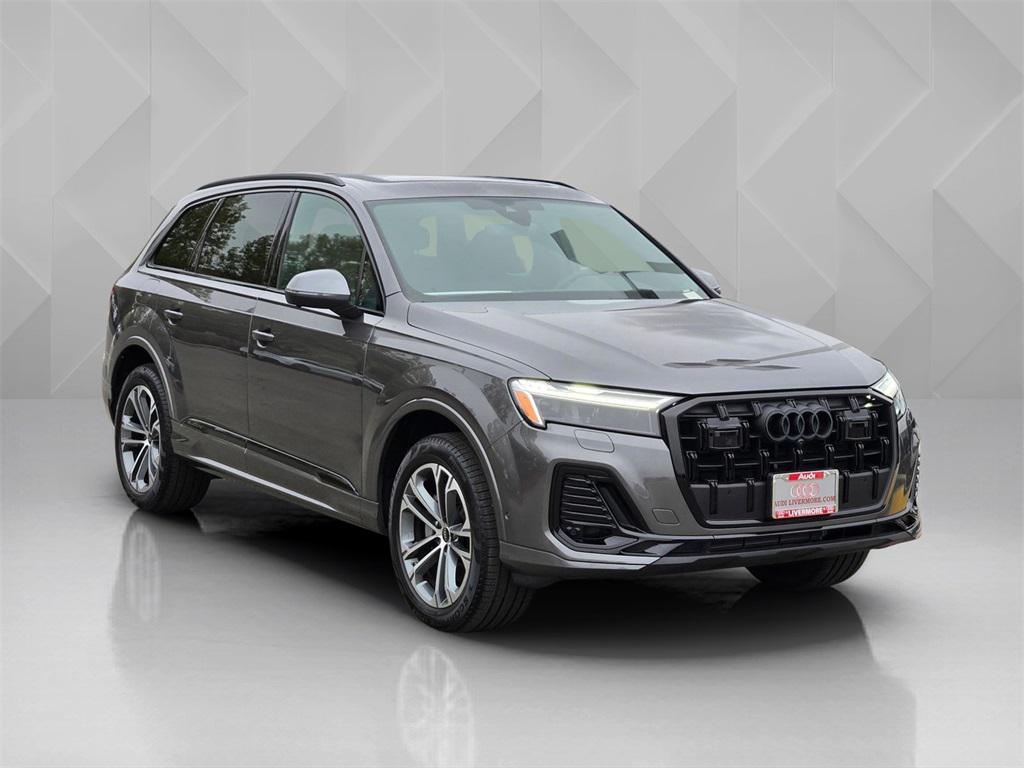 new 2025 Audi Q7 car, priced at $67,265