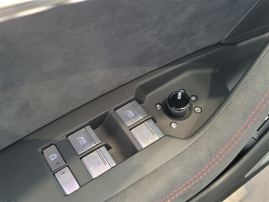 new 2025 Audi RS 6 Avant car, priced at $152,295