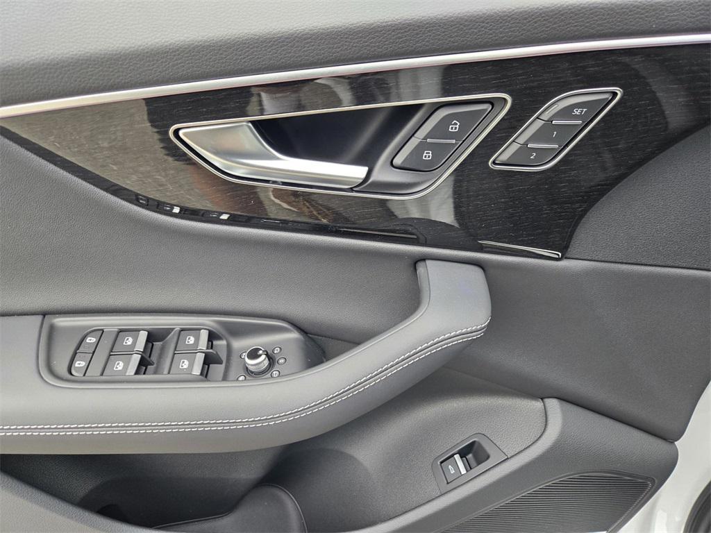 new 2025 Audi Q7 car, priced at $73,459