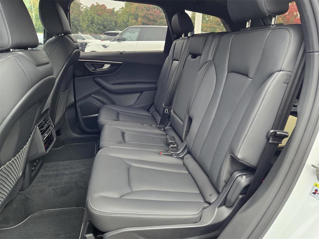 new 2025 Audi Q7 car, priced at $73,459