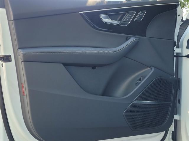 new 2025 Audi Q7 car, priced at $71,871