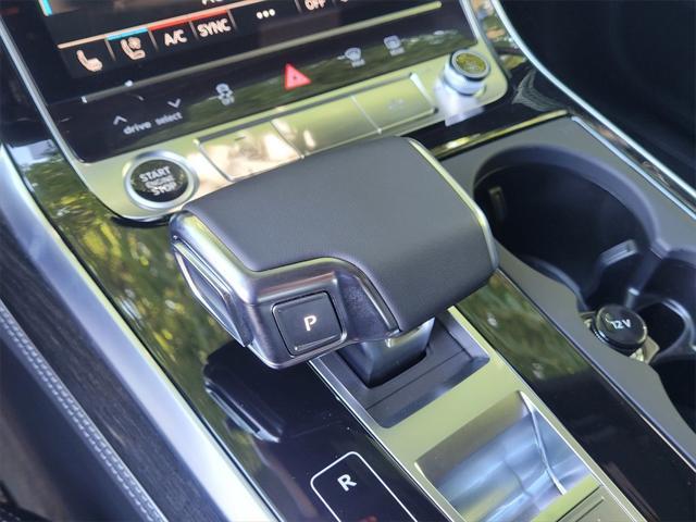 new 2025 Audi Q7 car, priced at $71,871