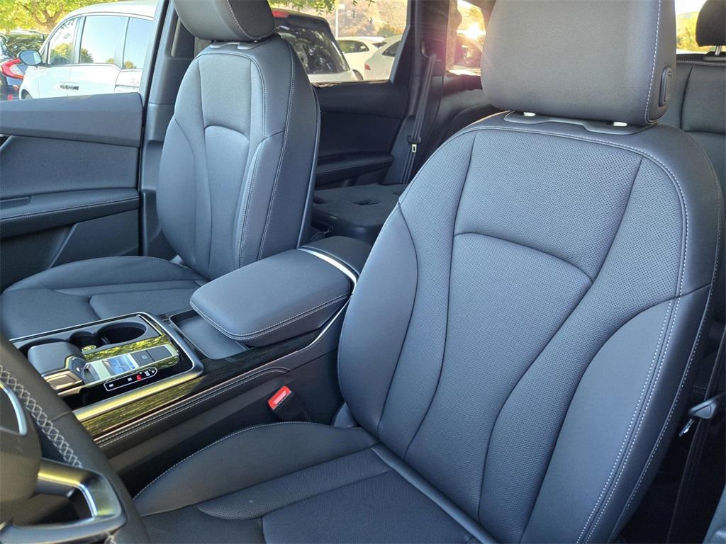 new 2025 Audi Q7 car, priced at $70,145