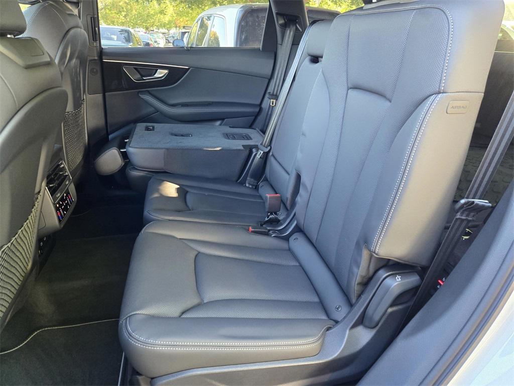 new 2025 Audi Q7 car, priced at $70,145