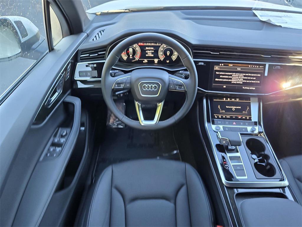 new 2025 Audi Q7 car, priced at $70,145