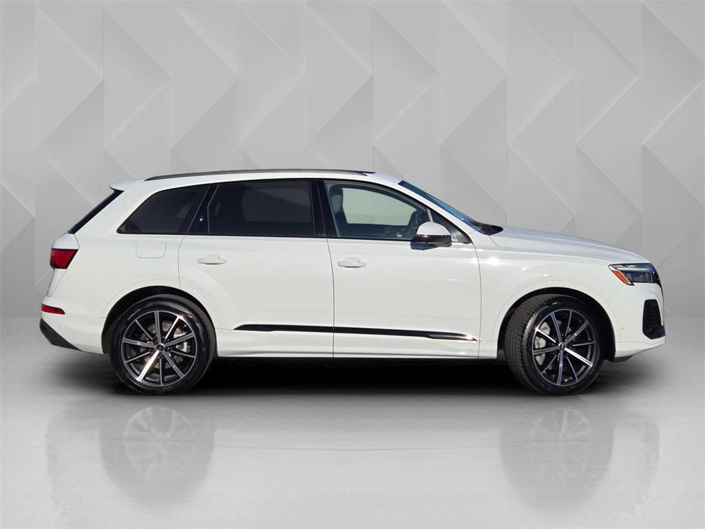 new 2025 Audi Q7 car, priced at $70,145