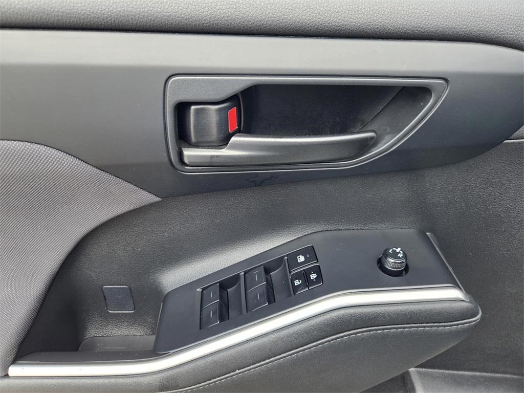 used 2024 Toyota Highlander car, priced at $37,290