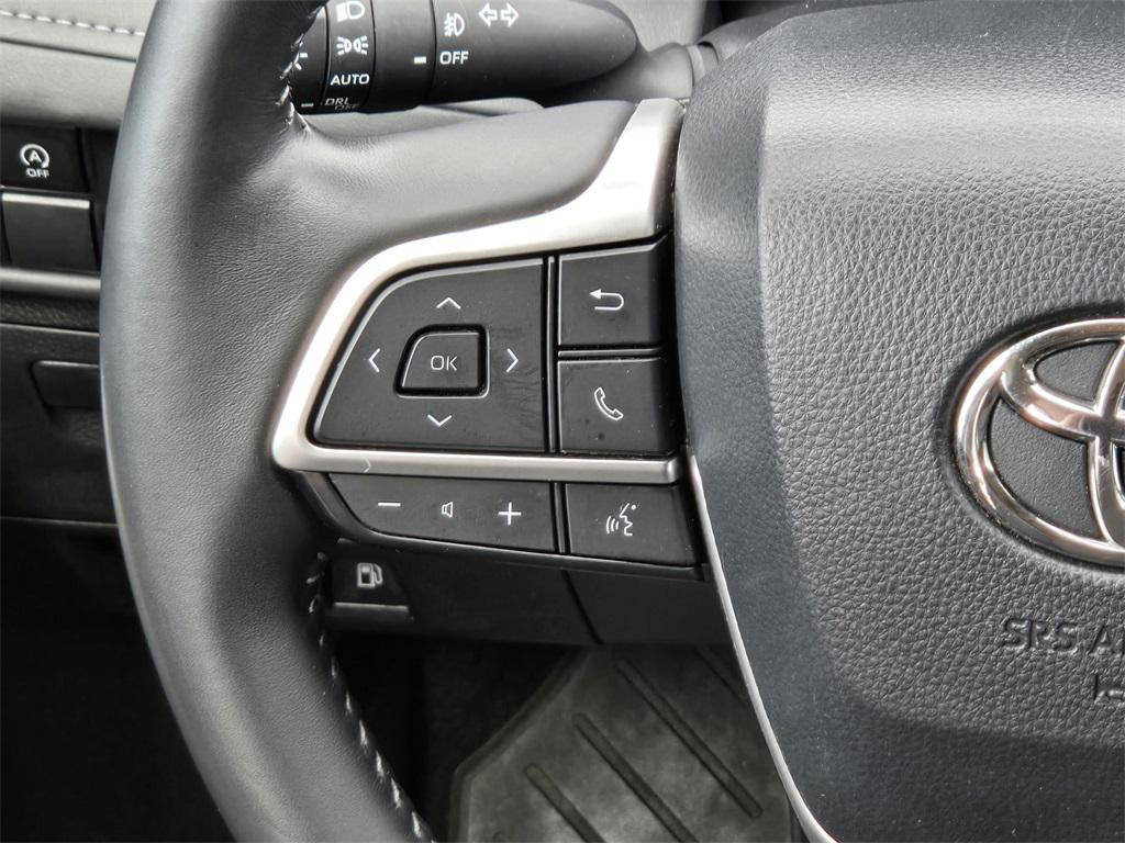 used 2024 Toyota Highlander car, priced at $37,290