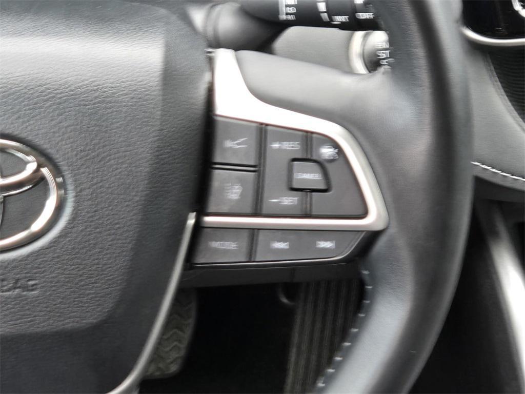 used 2024 Toyota Highlander car, priced at $37,290