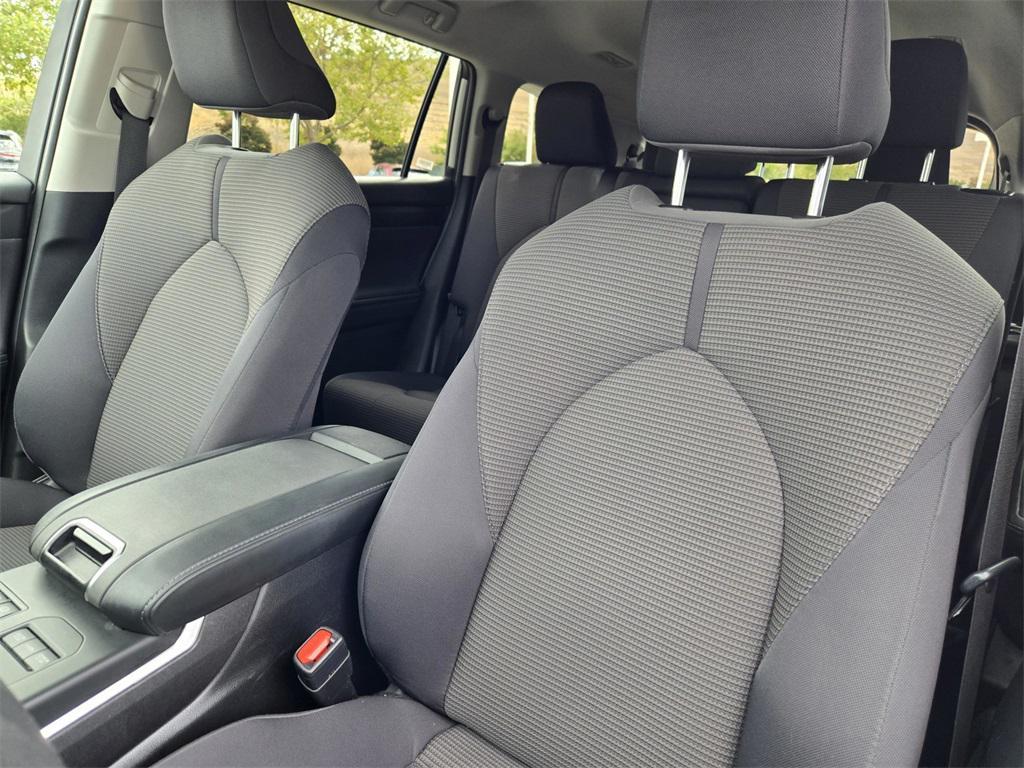 used 2024 Toyota Highlander car, priced at $37,290