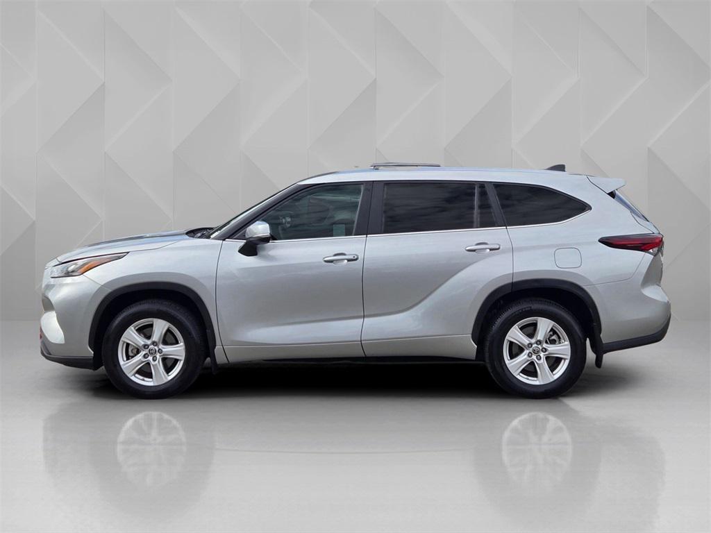 used 2024 Toyota Highlander car, priced at $37,290