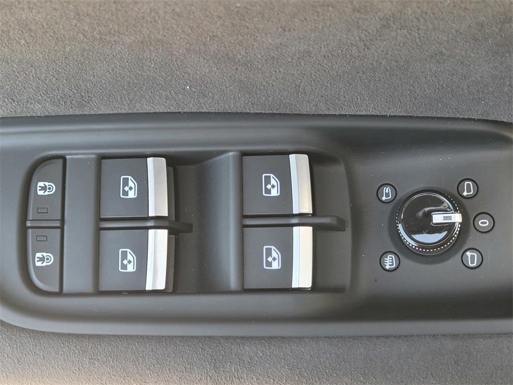 new 2025 Audi RS Q8 car, priced at $150,330