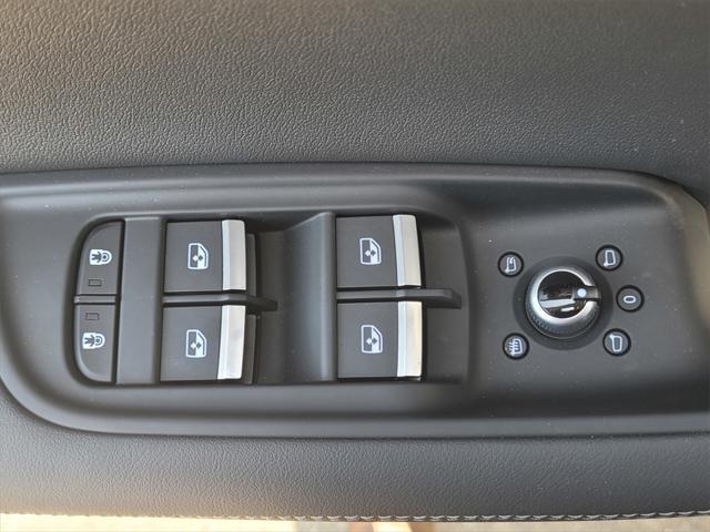 new 2025 Audi Q7 car, priced at $70,850