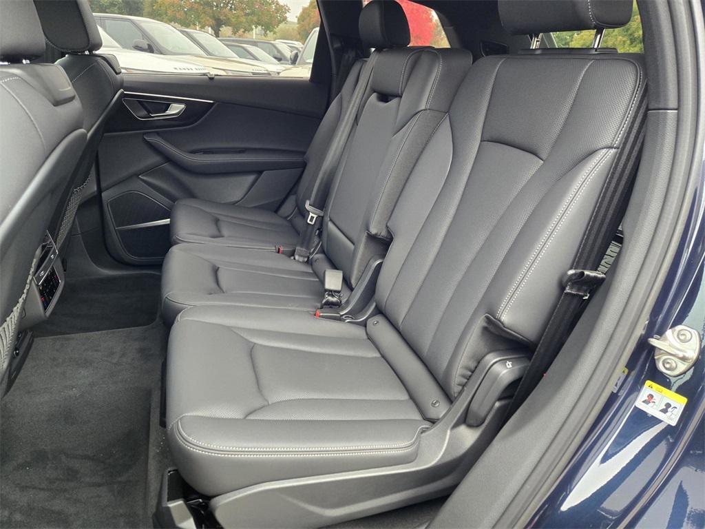 new 2025 Audi Q7 car, priced at $71,901