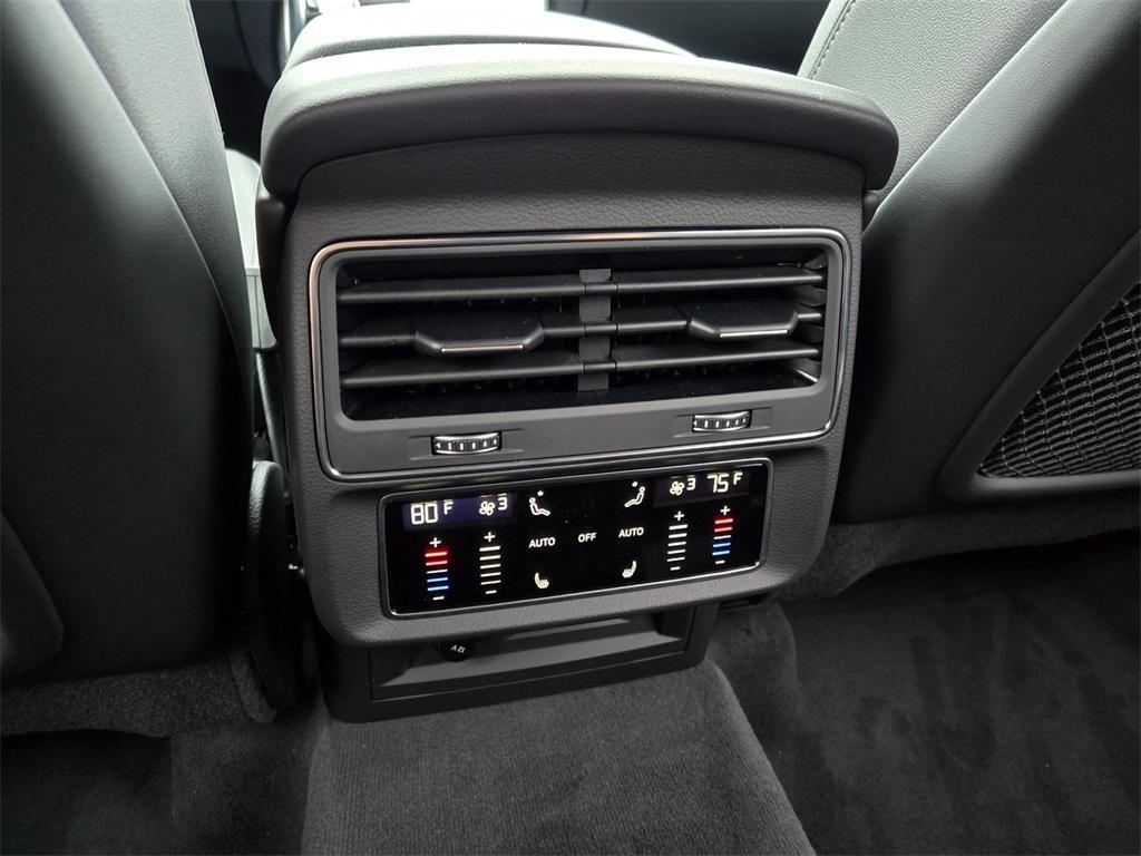 new 2025 Audi Q7 car, priced at $71,901
