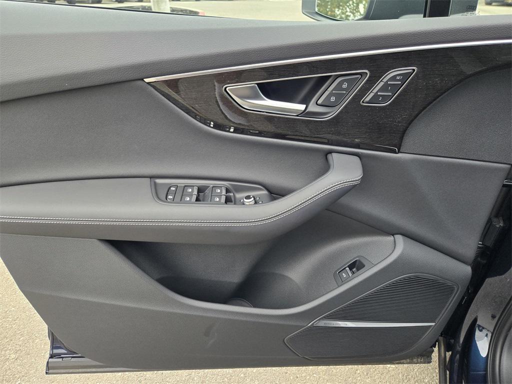 new 2025 Audi Q7 car, priced at $71,901