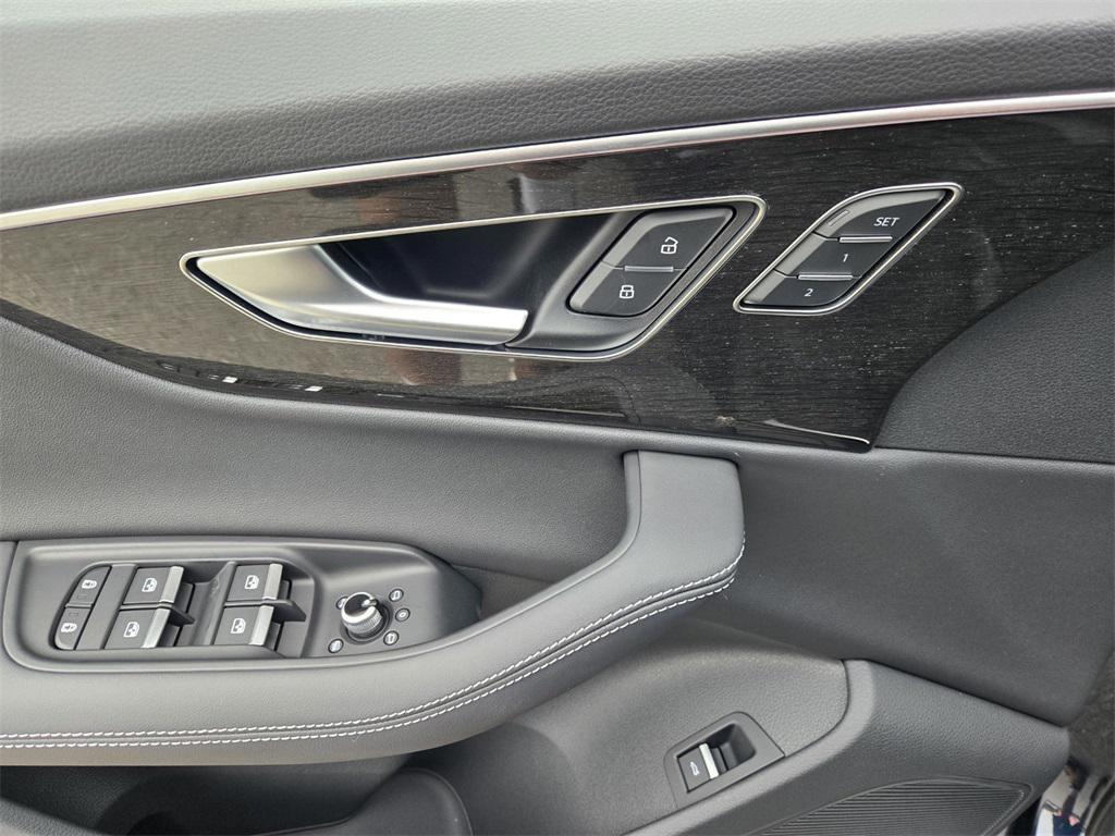 new 2025 Audi Q7 car, priced at $71,901