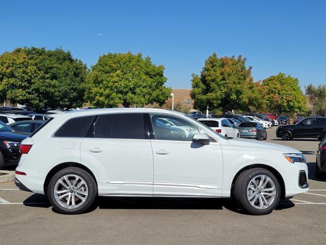 new 2025 Audi Q7 car, priced at $75,890