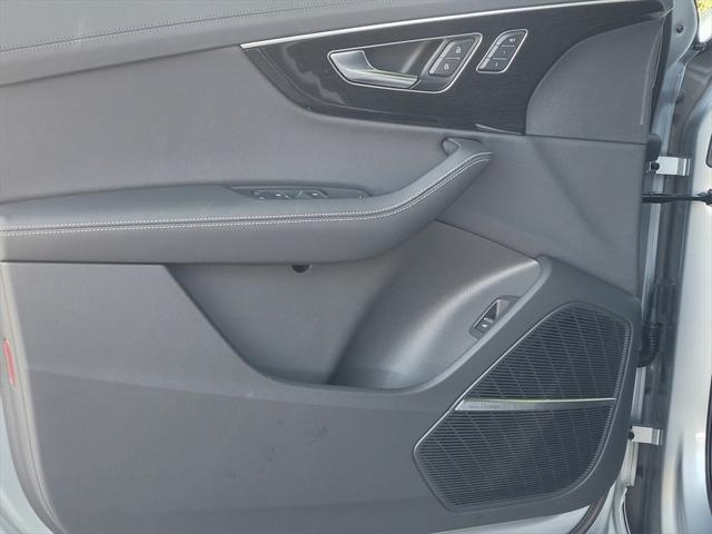 new 2025 Audi Q7 car, priced at $83,960
