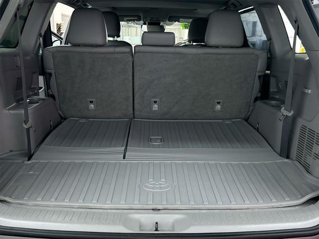 used 2019 Toyota Highlander Hybrid car, priced at $27,500