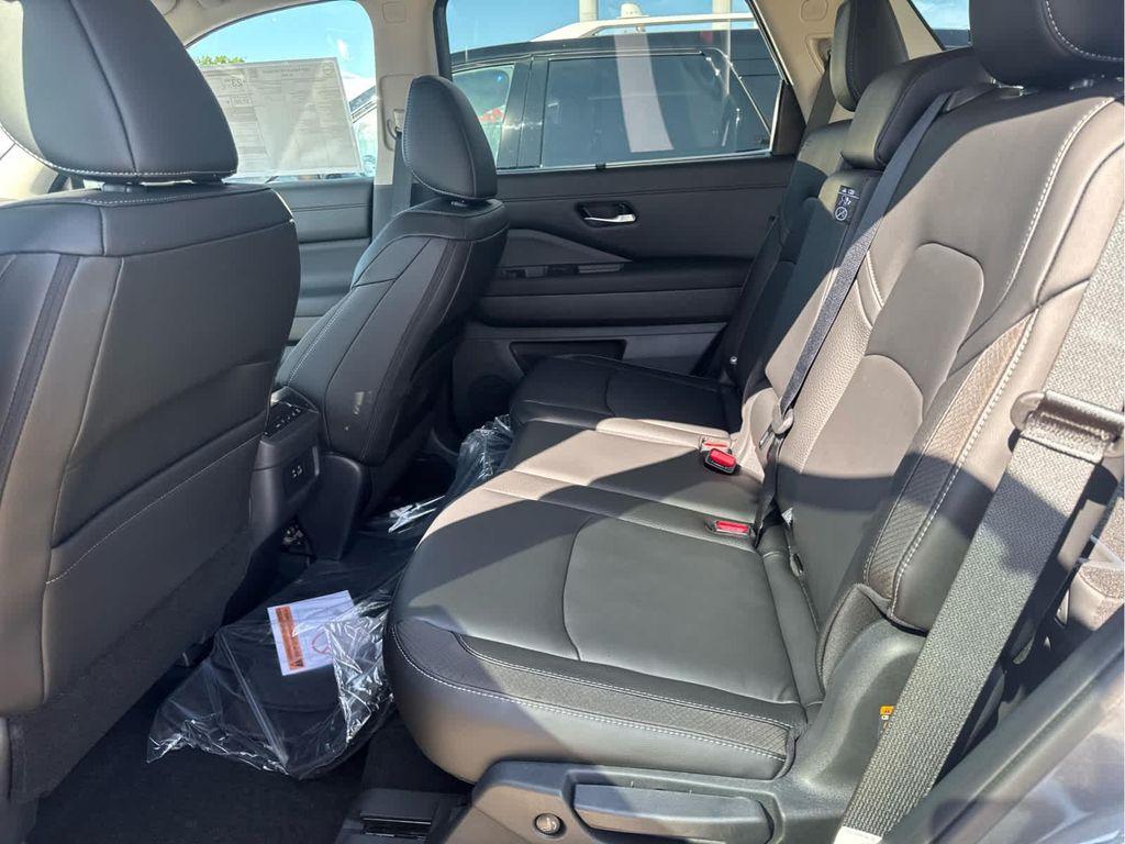 new 2025 Nissan Pathfinder car, priced at $40,500