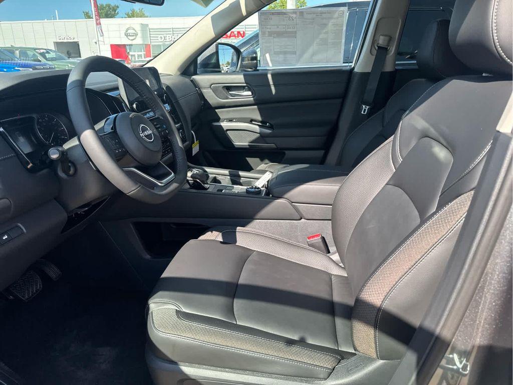 new 2025 Nissan Pathfinder car, priced at $40,500